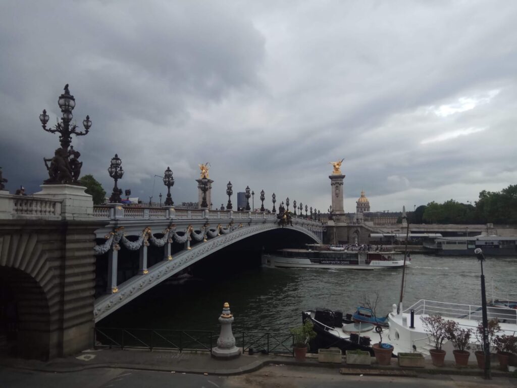 3 סיפורים מהשבוע החולף שנכתבו בדרך לפגישות בפריז – 2.6.18