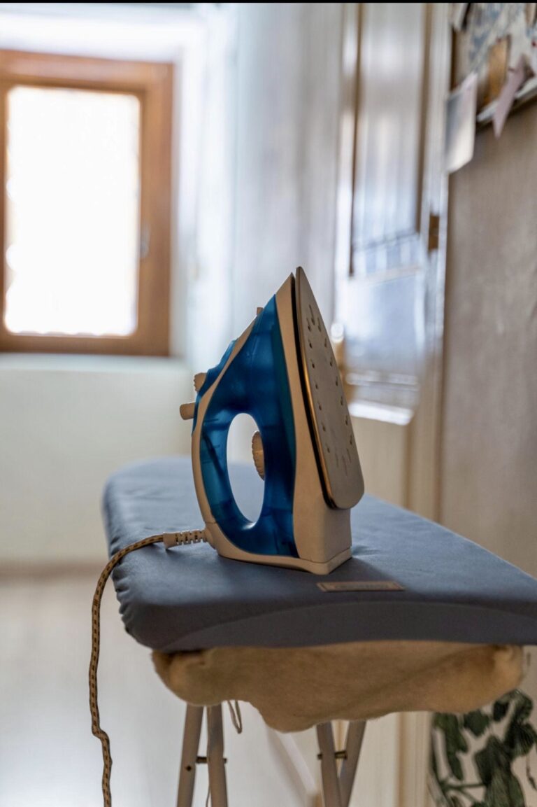 המגהץ של שרה – 11.4.26